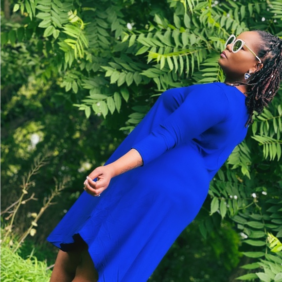 Dresses - Picture 2 of 6